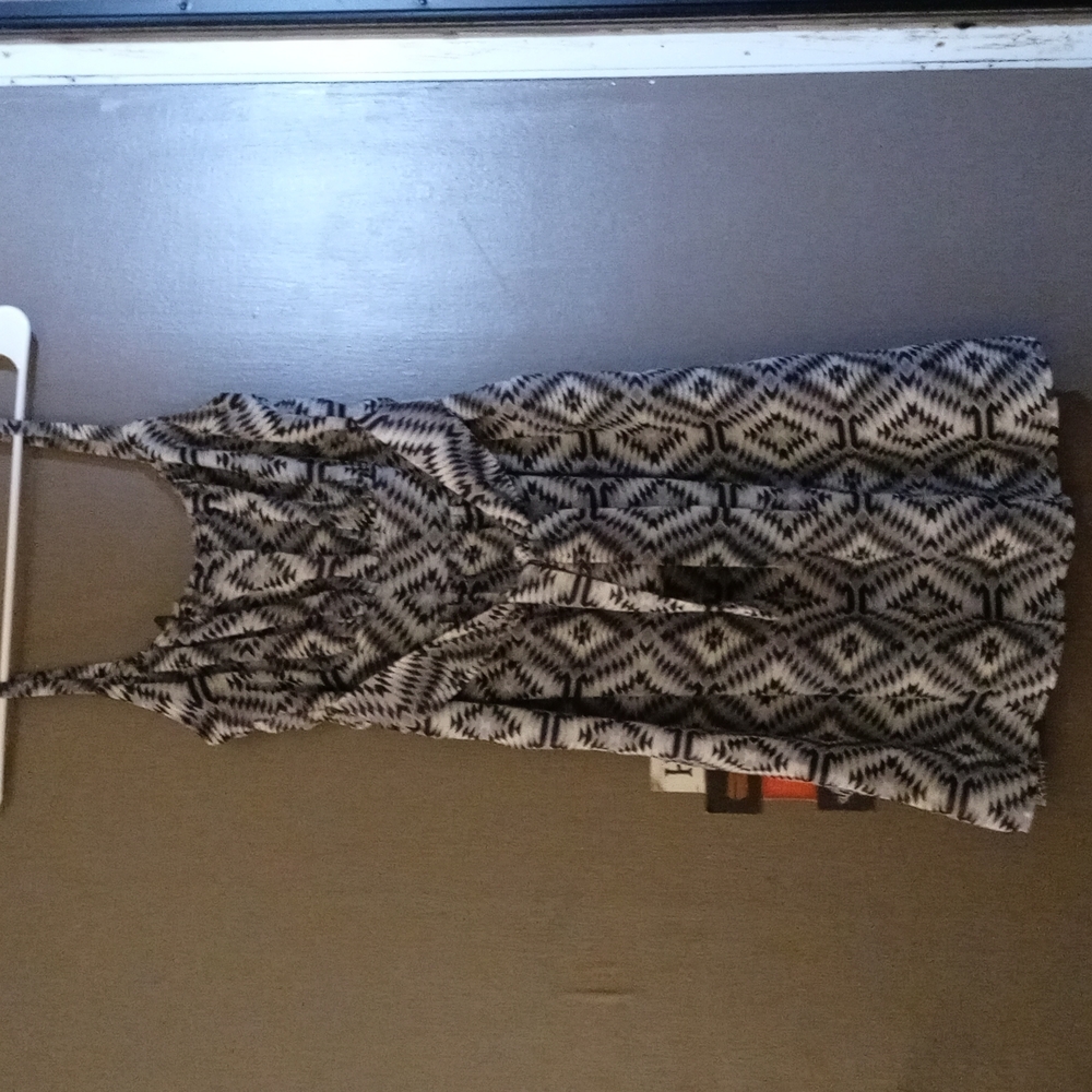 Cute little sum dress with tie in front very very casual day out dress!!!